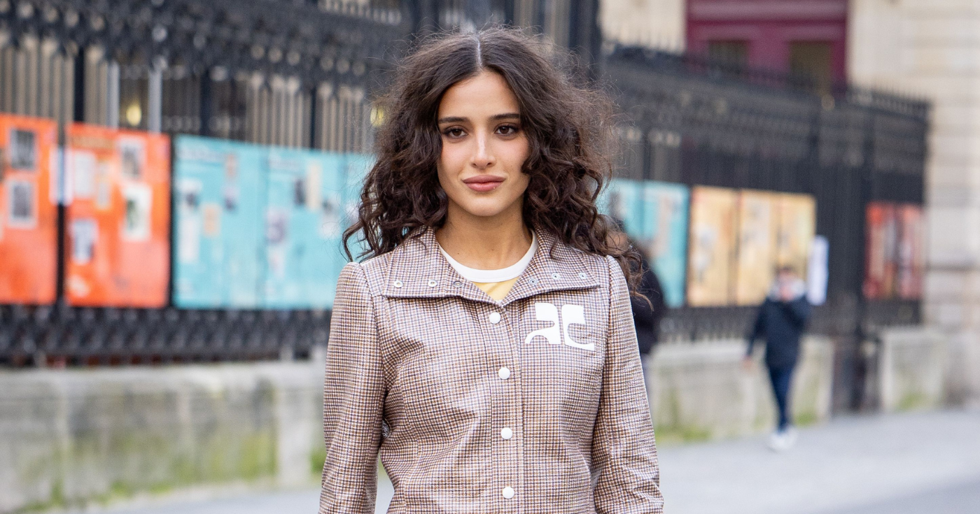 50 yaşından sonra makyaj sanatçıları fondötenden vazgeçerek kırışıklıkları yumuşatan bu renkli uygulamaya yöneliyor