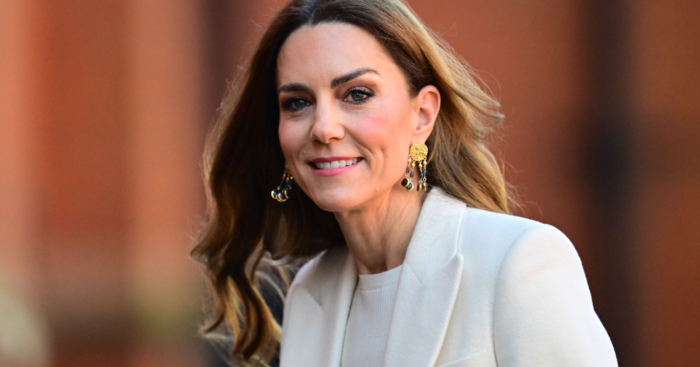 Ce geste maquillage de Kate Middleton lifte instantanément les joues après 40 ans