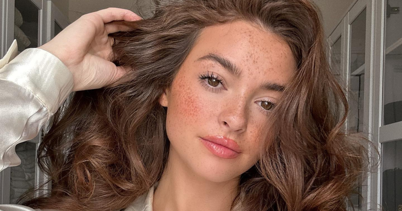 Ce spray capillaire tout-en-1 anti-frisottis Kérastase : discipline, protège de la chaleur et booste la brillance