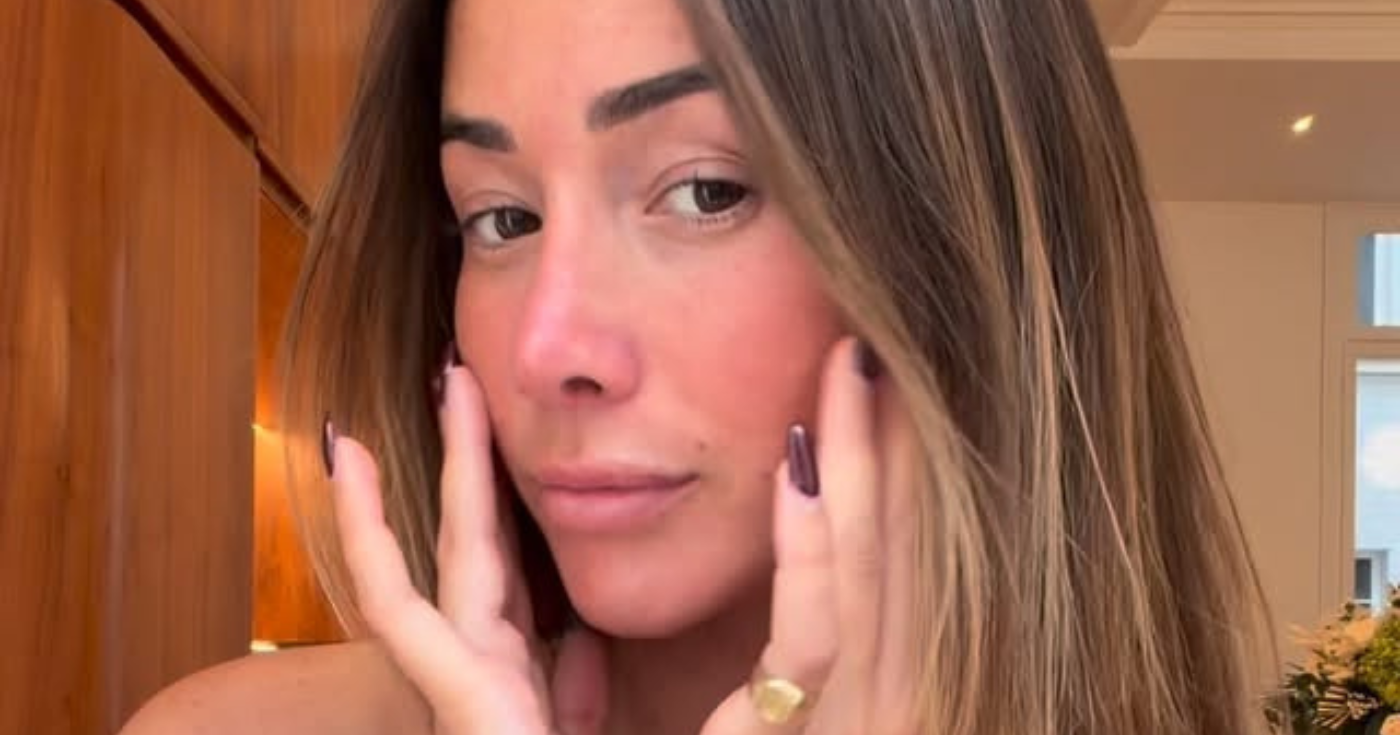 Ce contour des yeux effet “glaçon” fait disparaître les signes de fatigue en 60 secondes