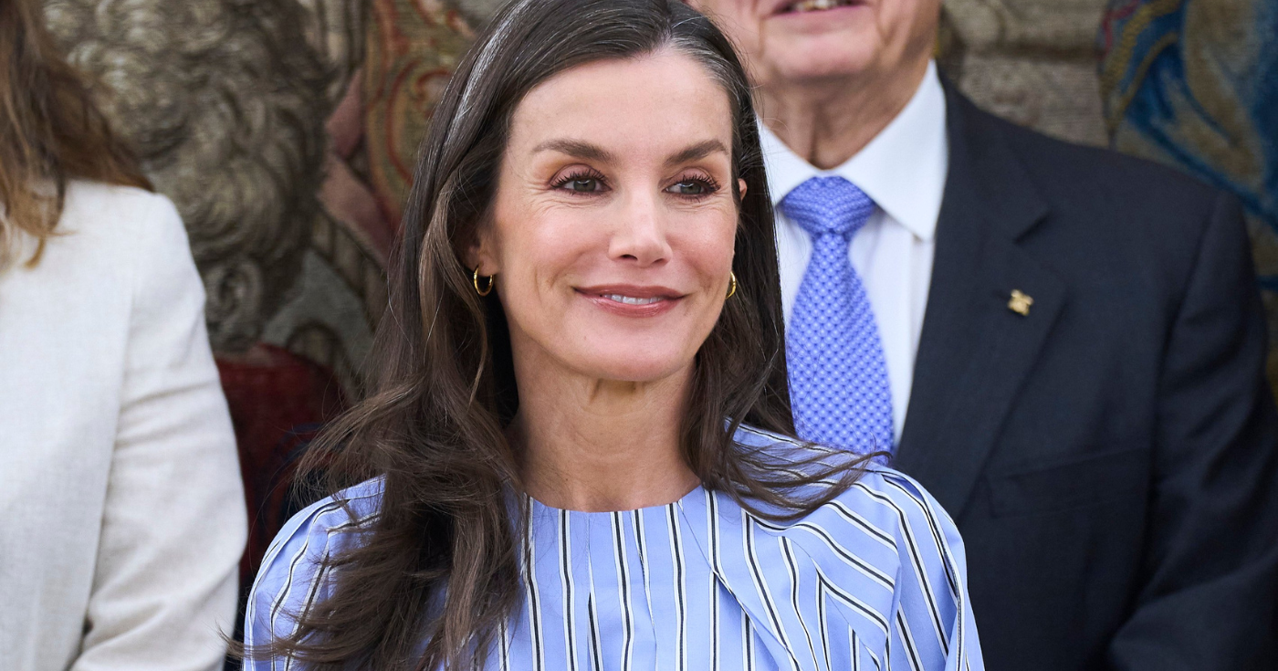 Letizia d’Espagne adopte cette pièce rayée pour aller au bureau ce printemps… et vous devriez faire pareil