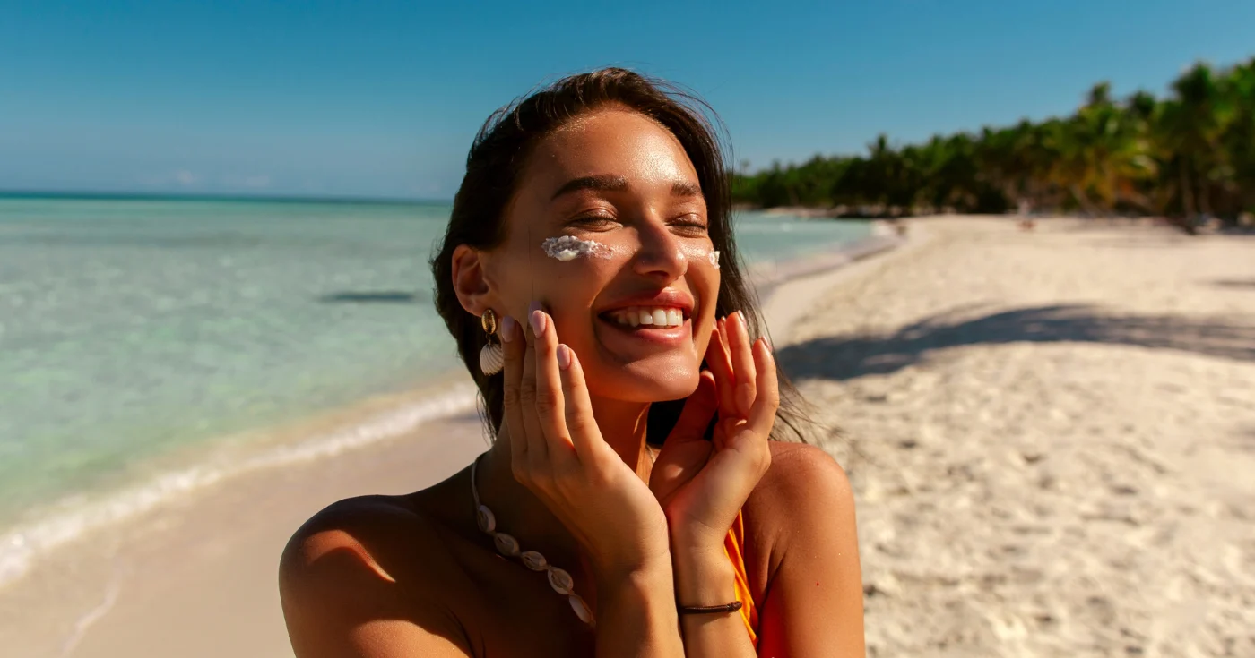 "Artık eczanede seçim yok" : Bu 2'si 1 arada güneş koruyucu, bir yüz kremi ve SPF50 dudak çubuğu içerir
