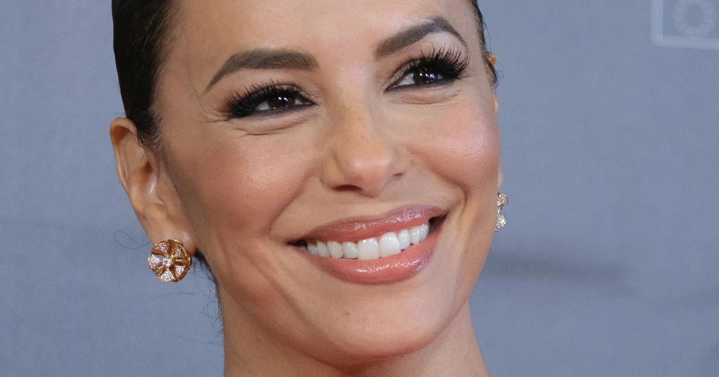 Eva Longoria adopte cette nouvelle coupe courte avec frange de côté : la tendance coiffure de l’été 2026