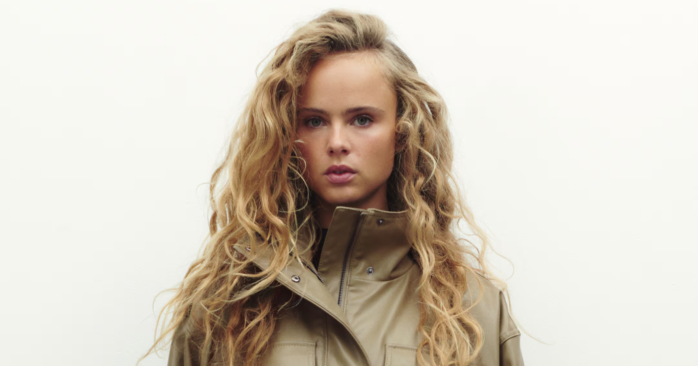 Automne 2026 : "Ce ciré H&amp;M anti-pluie à moins de 50 € a remplacé mon parapluie (que j