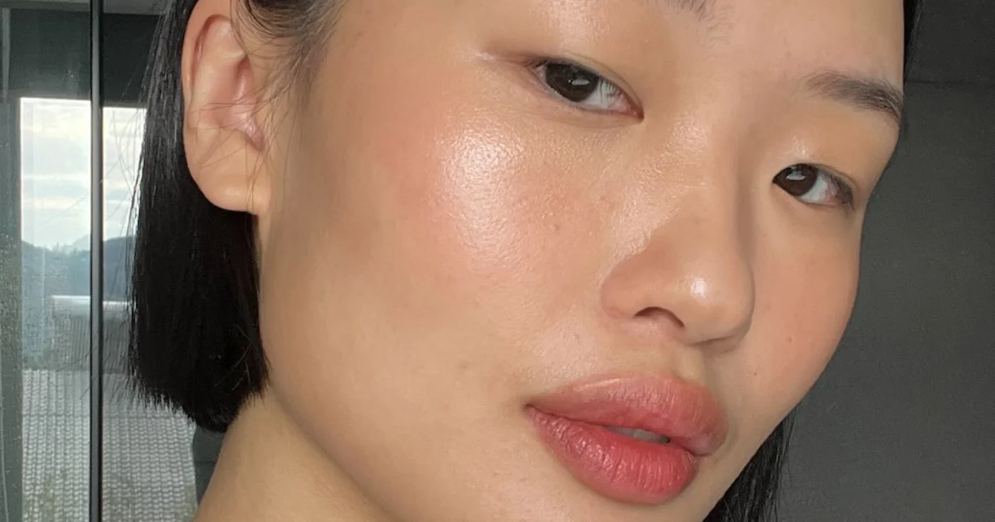 Pores floutés, rides lissées : ce fond de teint 