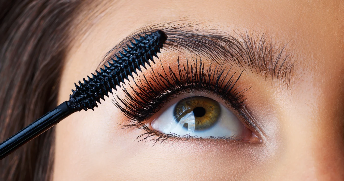 « Cette couleur met vraiment mes yeux marron en valeur » : ce mascara volume longue tenue offre à vos cils +28 % de courbure pendant 24 heures