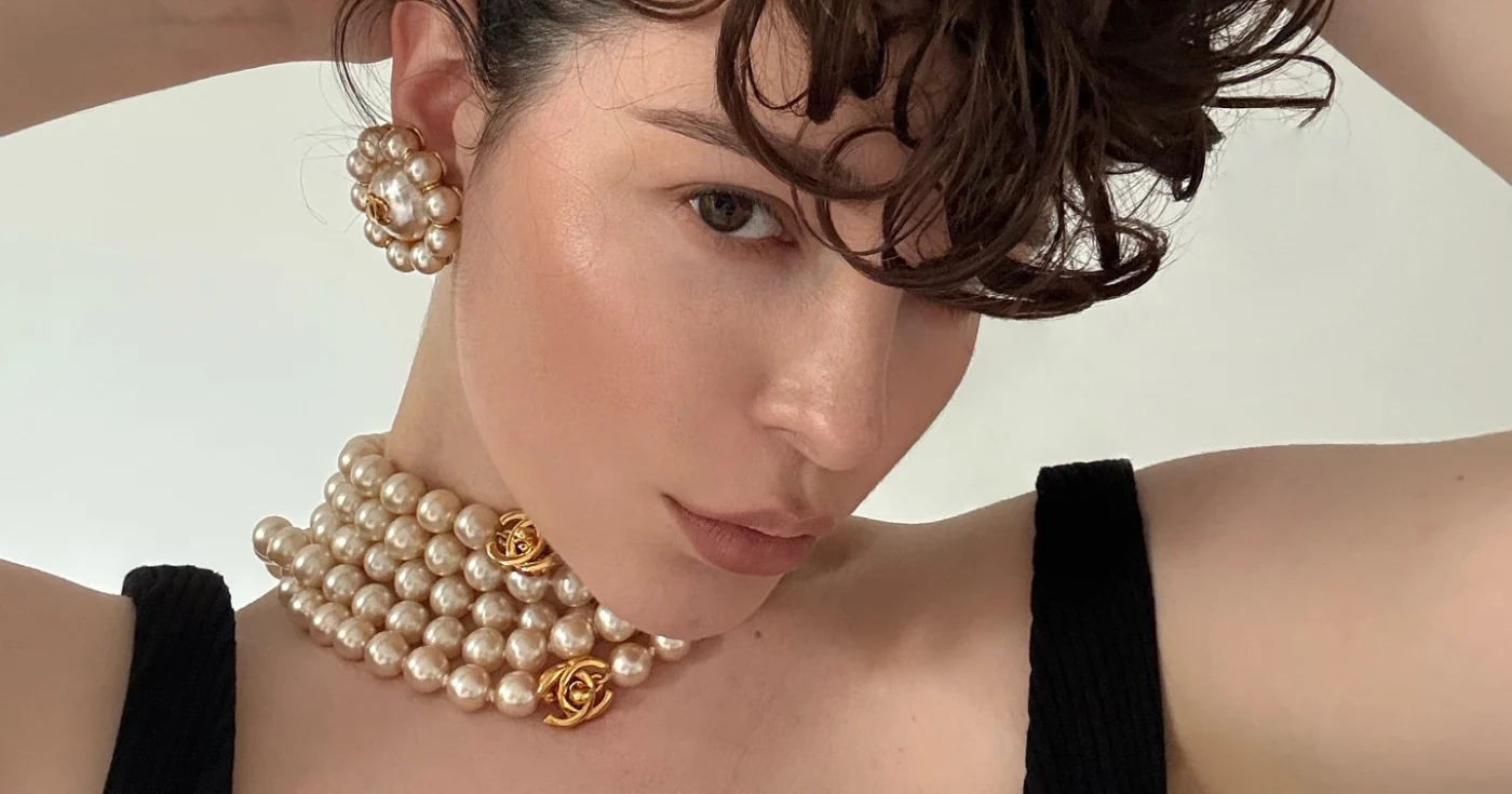 Chanel'in hayran olduğu bu inci mücevher, 2027 ilkbahar-yaz defilelerini istila ediyor: onu olmadan nasıl benimseyebilirsiniz? "büyükanne" ?