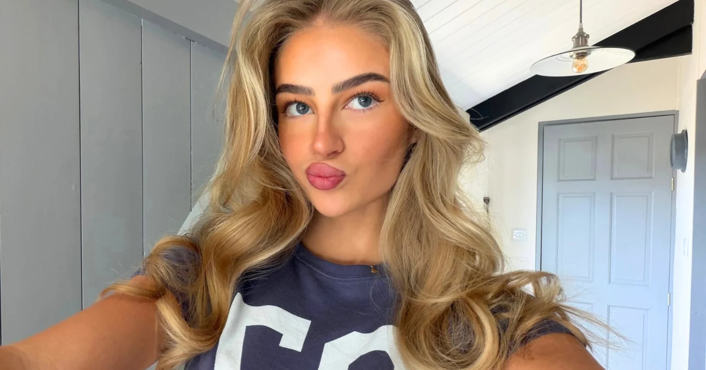 « Mes cheveux ont repoussé si rapidement depuis que je suis allée chez le coiffeur » : cette huile conçue pour la pousse des cheveux contient un mélange de 8 huiles puissantes